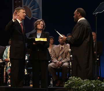 Denver Mayor John Hickenlooper, with wife Helen, being sworn into his second term of office as mayor